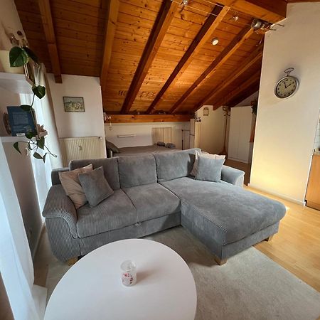 Gemuetliche Dachgeschosswohnung Mit Balkon Ainring Exteriér fotografie