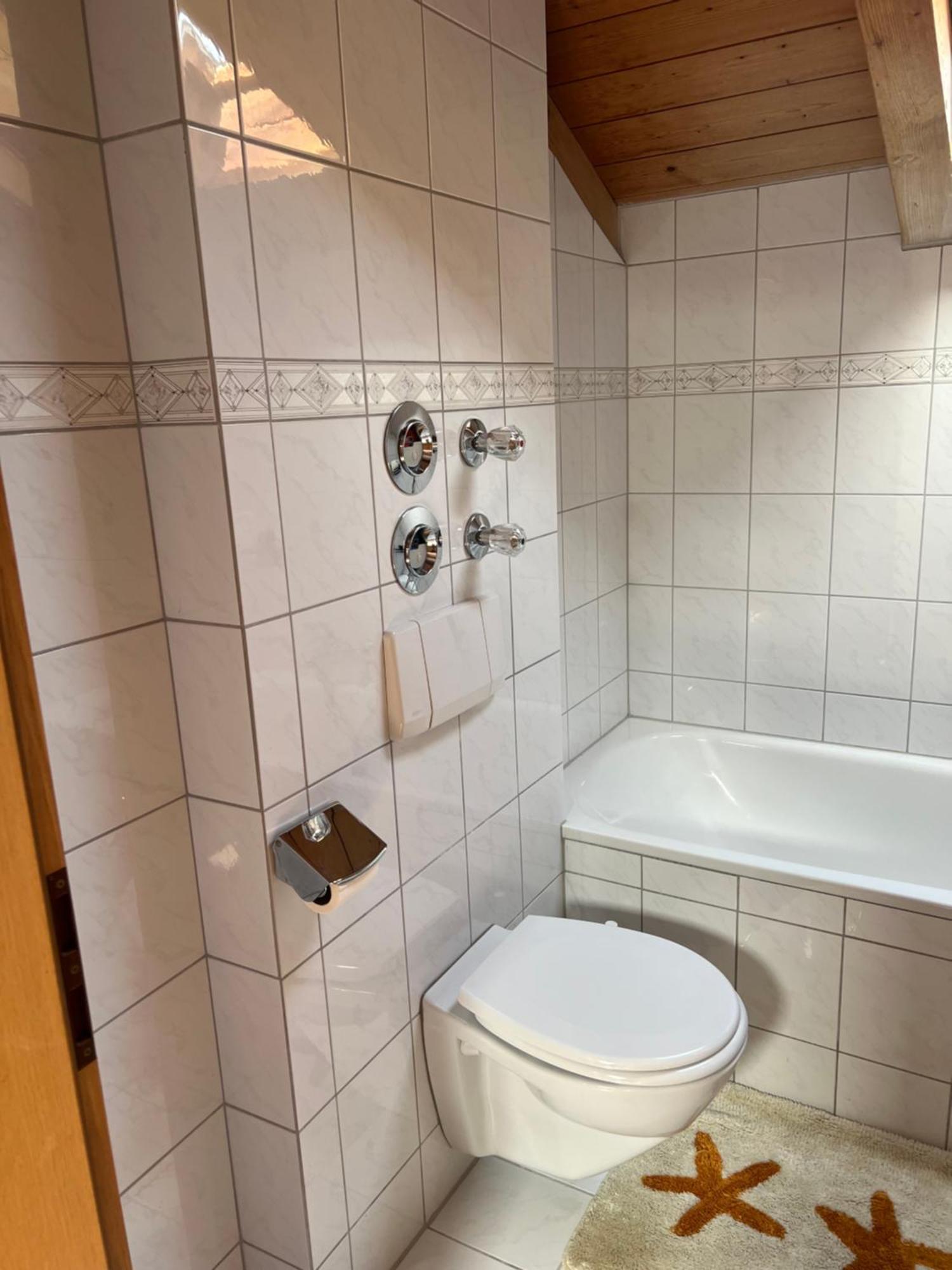 Gemuetliche Dachgeschosswohnung Mit Balkon Ainring Exteriér fotografie