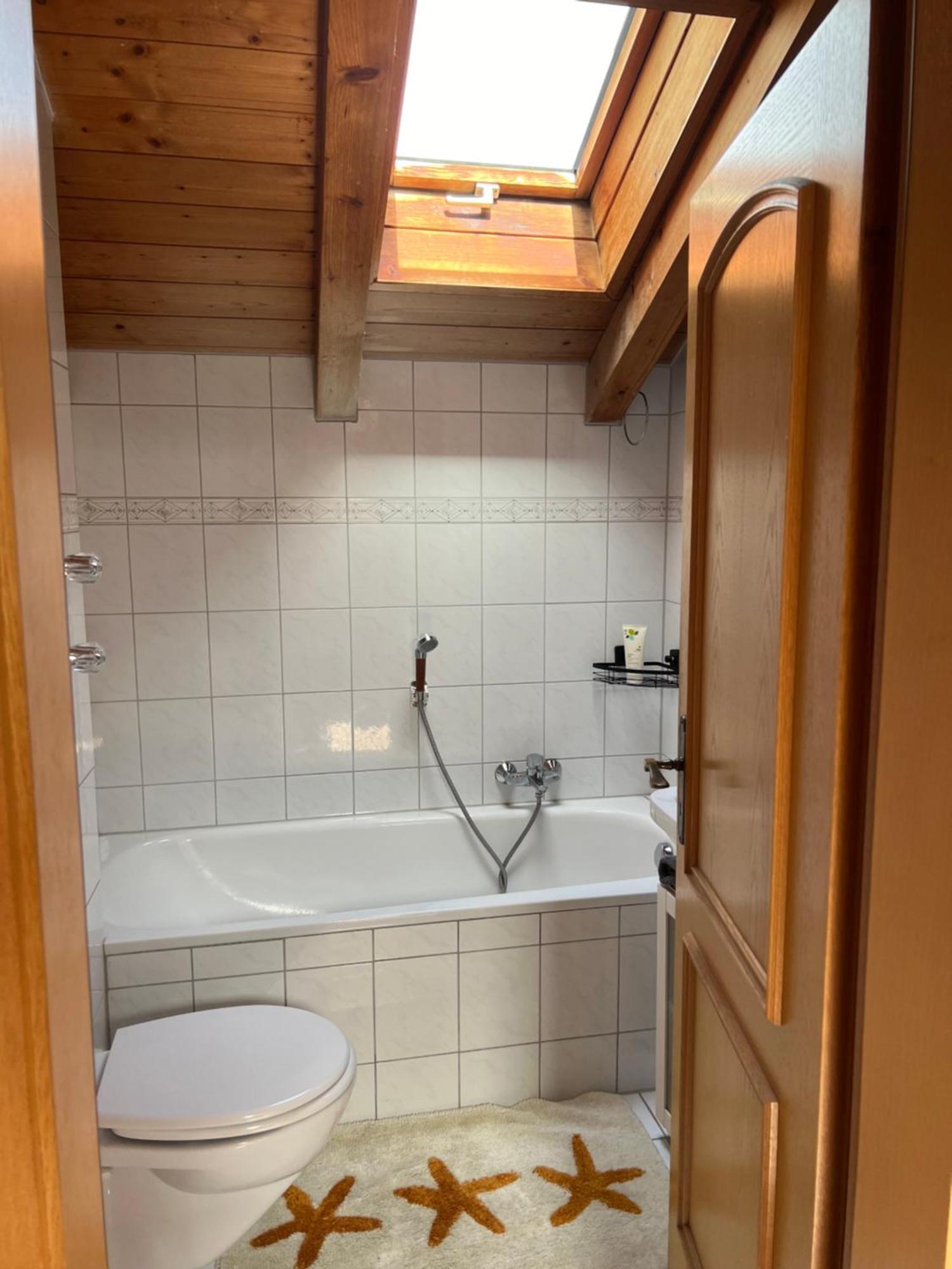 Gemuetliche Dachgeschosswohnung Mit Balkon Ainring Exteriér fotografie